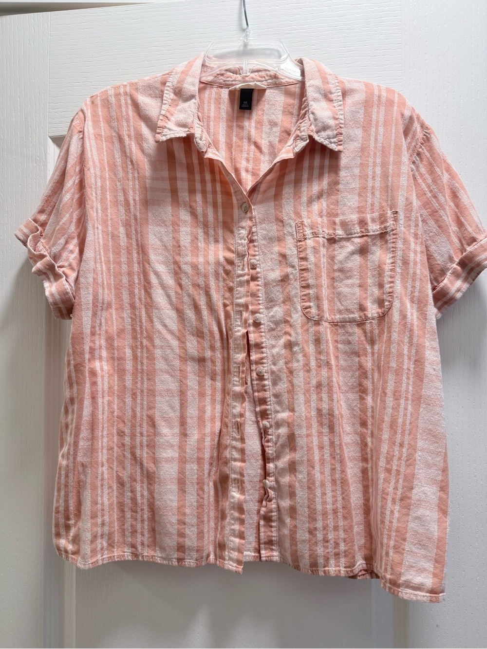 Universal Thread Peach and White Checkered Short-Sleeve Button-Down Shirt